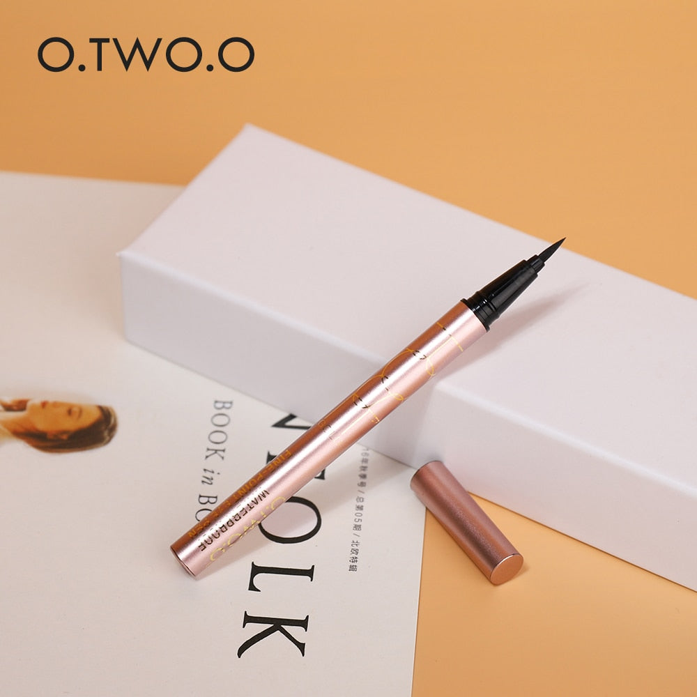 O.TWO.O ウォータープルーフ アイライナー ペン